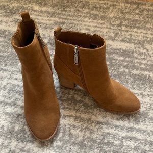 Like new blondo waterproof bootie camel 9